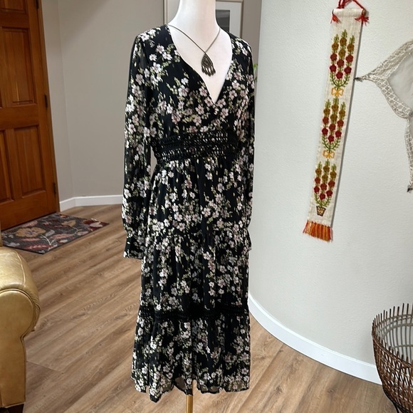 Aqua brand boho V-Neck Midi Dress with mini floral pattern and crochet trim - Picture 1 of 14